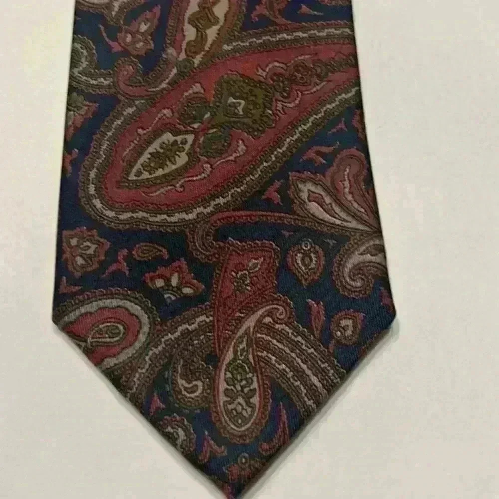 Jsaco‎ tie